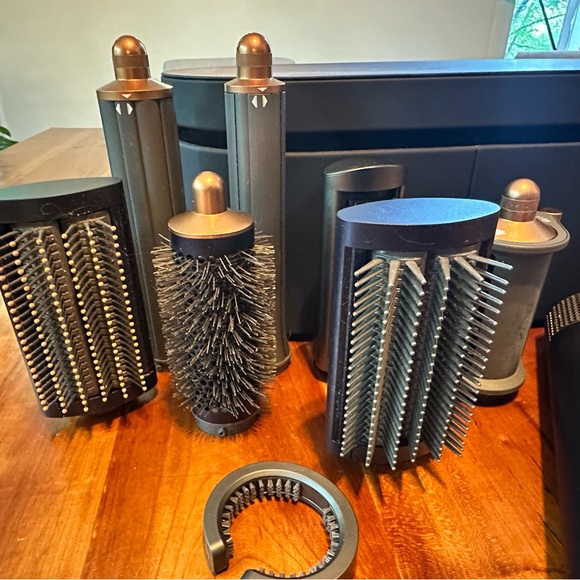 Dyson Airwrap For Sale - Barely Used, Works Exellent - Picture 2 of 2